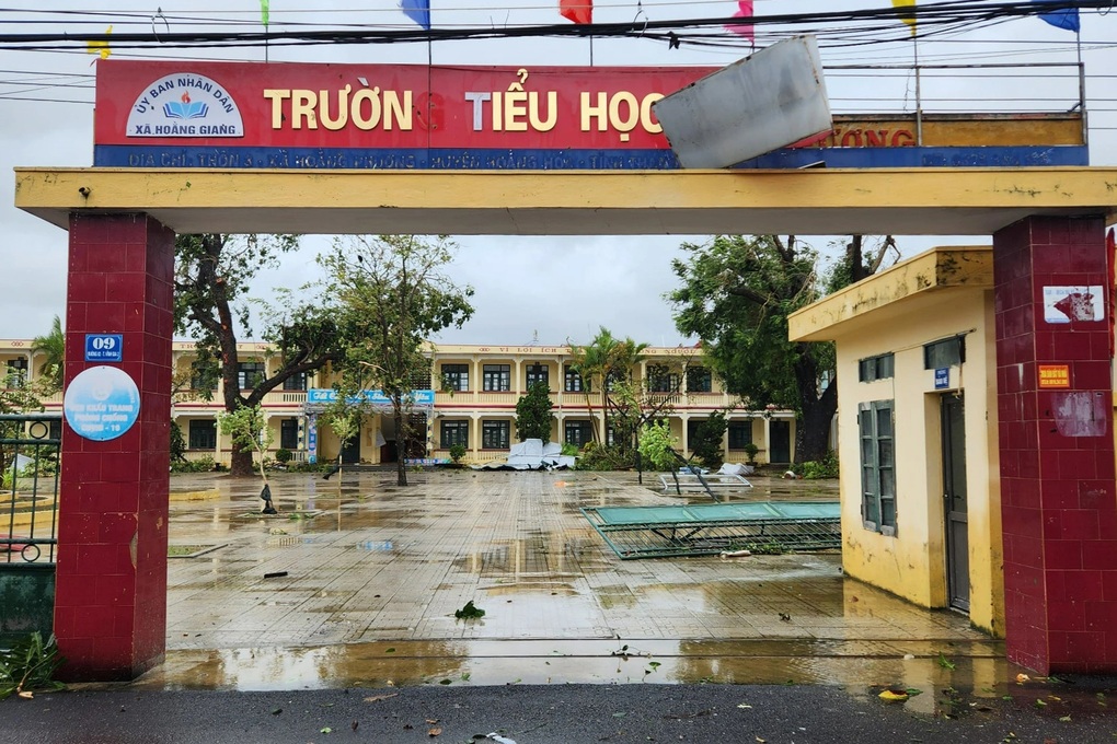 Tiếp tục cho học sinh nghỉ học ứng phó với mưa lũ sau bão Bualoi - 1 Tiếp tục cho học sinh nghỉ học ứng phó với mưa lũ sau bão Bualoi - 1