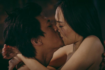 Cắt bỏ "cảnh nóng" trong phim Việt: Giảm dung tục hay hạn chế sáng tạo?