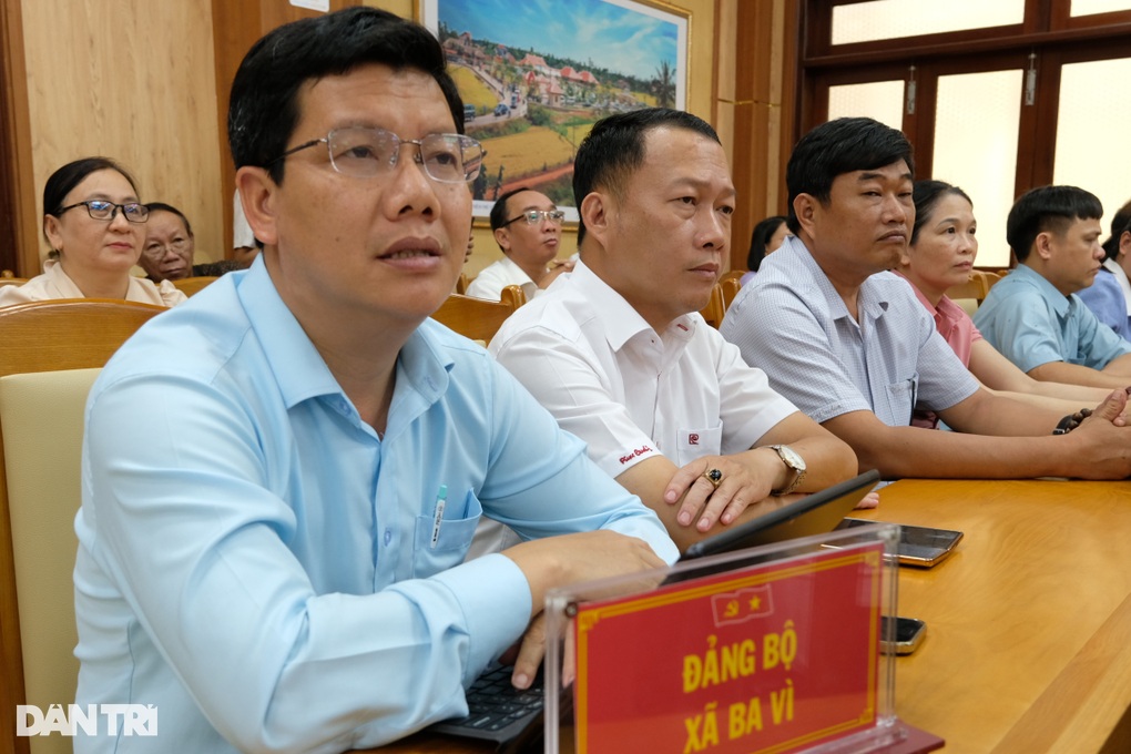 Cán bộ xã mới phải đoàn kết để xây dựng quê hương