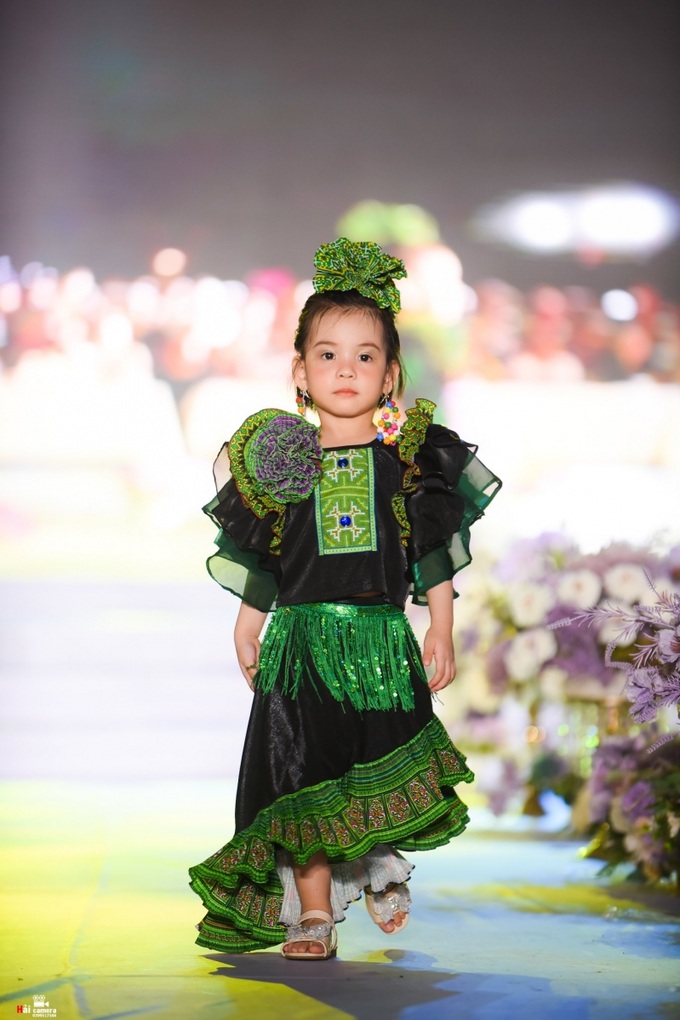 Mẫu nhí 1