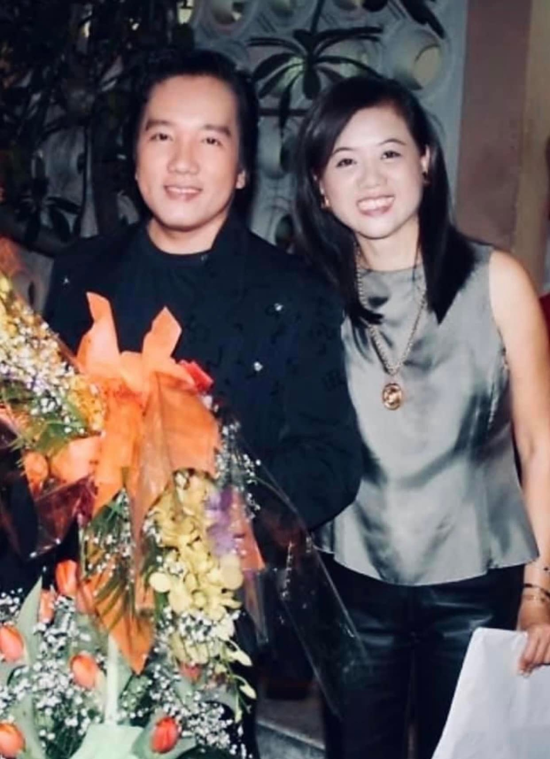 Elvis Phương: 43 năm mặn nồng bên vợ kém tuổi, lần đầu hé lộ về 4 người con - 5 Elvis Phương: 43 năm mặn nồng bên vợ kém tuổi, lần đầu hé lộ về 4 người con - 5