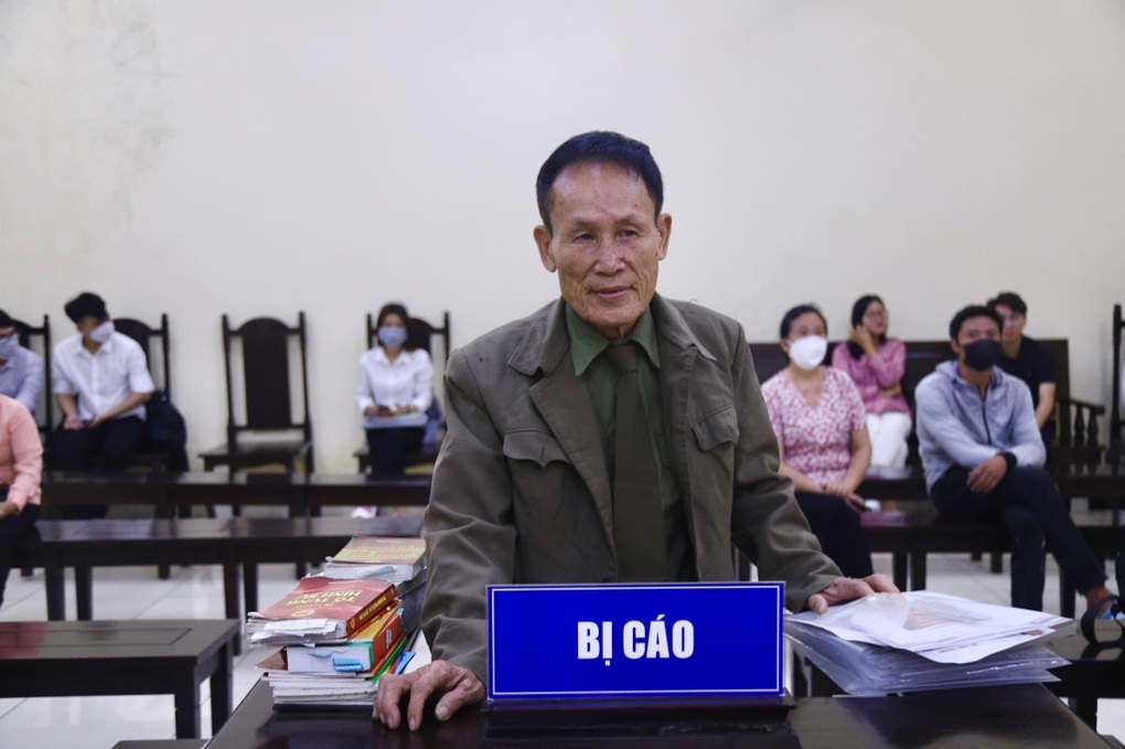 Vụ cháy ở Đê La Thành: Ông Hiệp khùng được giảm 6 tháng tù - 1 Vụ cháy ở Đê La Thành: Ông Hiệp khùng được giảm 6 tháng tù - 1