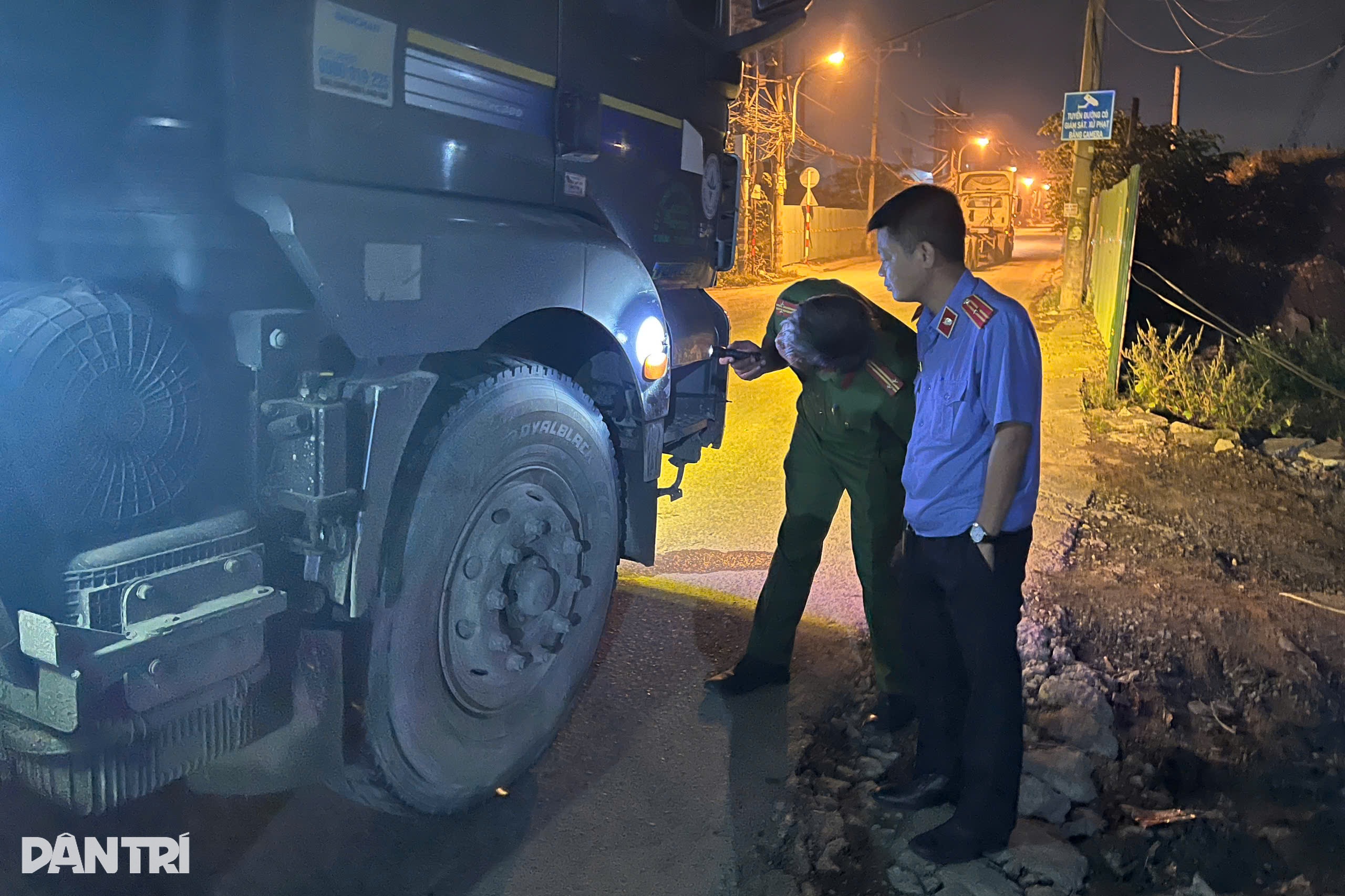 Đi sân bay đón người thân, 2 mẹ con bị xe cán tử vong ở TPHCM - 2
