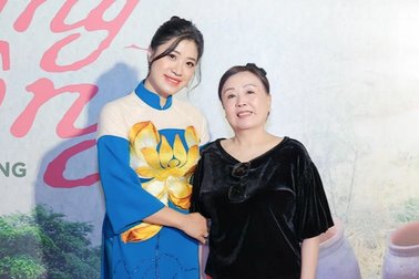 Sao mai Bích Hồng kể chuyện tình day dứt khiến NSND Thu Hiền xúc động