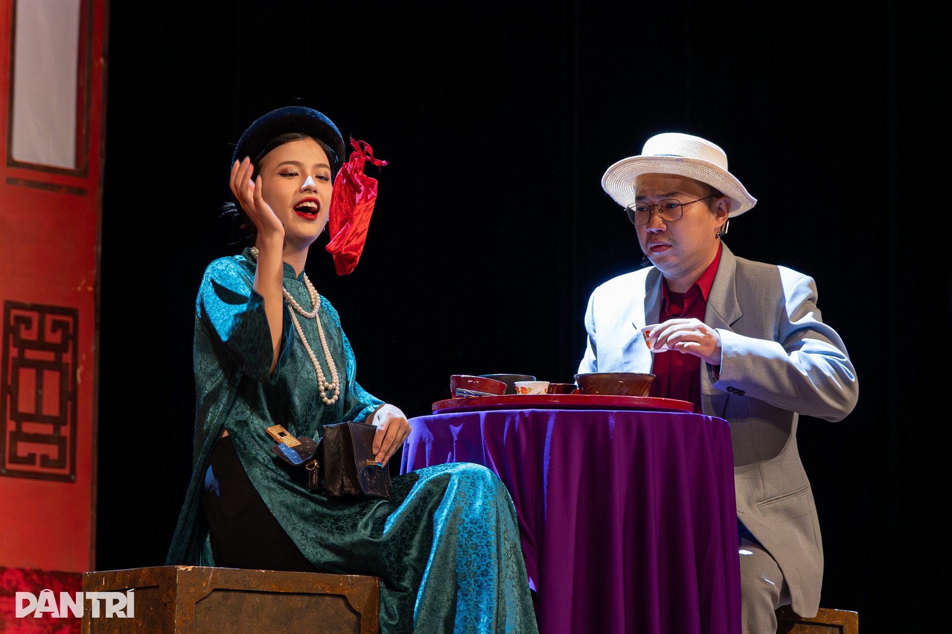 NSƯT Quang Thắng chăm sóc Thanh Hương, khán giả khóc khi xem Bỉ vỏ - 12 NSƯT Quang Thắng chăm sóc Thanh Hương, khán giả khóc khi xem Bỉ vỏ - 12