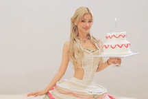 Hoàng Yến Chibi hạnh phúc đón tuổi mới sau tiết mục bùng nổ tại "Chị đẹp"