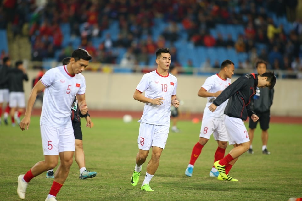 Việt Nam 0-0 Thái Lan: Hai quyết định gây tranh cãi của trọng tài - 15 Việt Nam 0-0 Thái Lan: Hai quyết định gây tranh cãi của trọng tài - 15