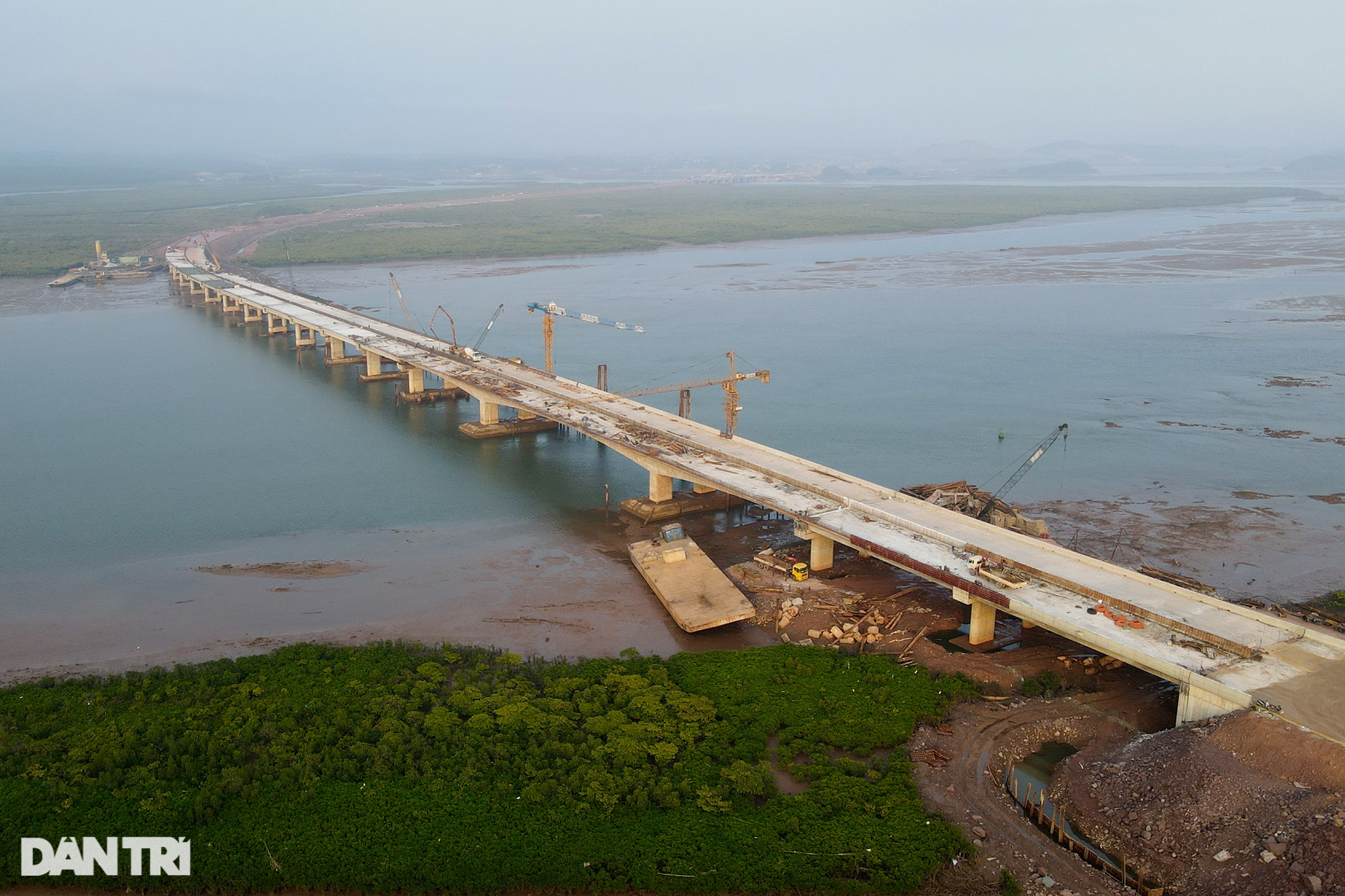 Quảng Ninh: Tuyến cao tốc xuyên tỉnh dài nhất Việt Nam gấp rút về đích - 5 Quảng Ninh: Tuyến cao tốc xuyên tỉnh dài nhất Việt Nam gấp rút về đích - 5