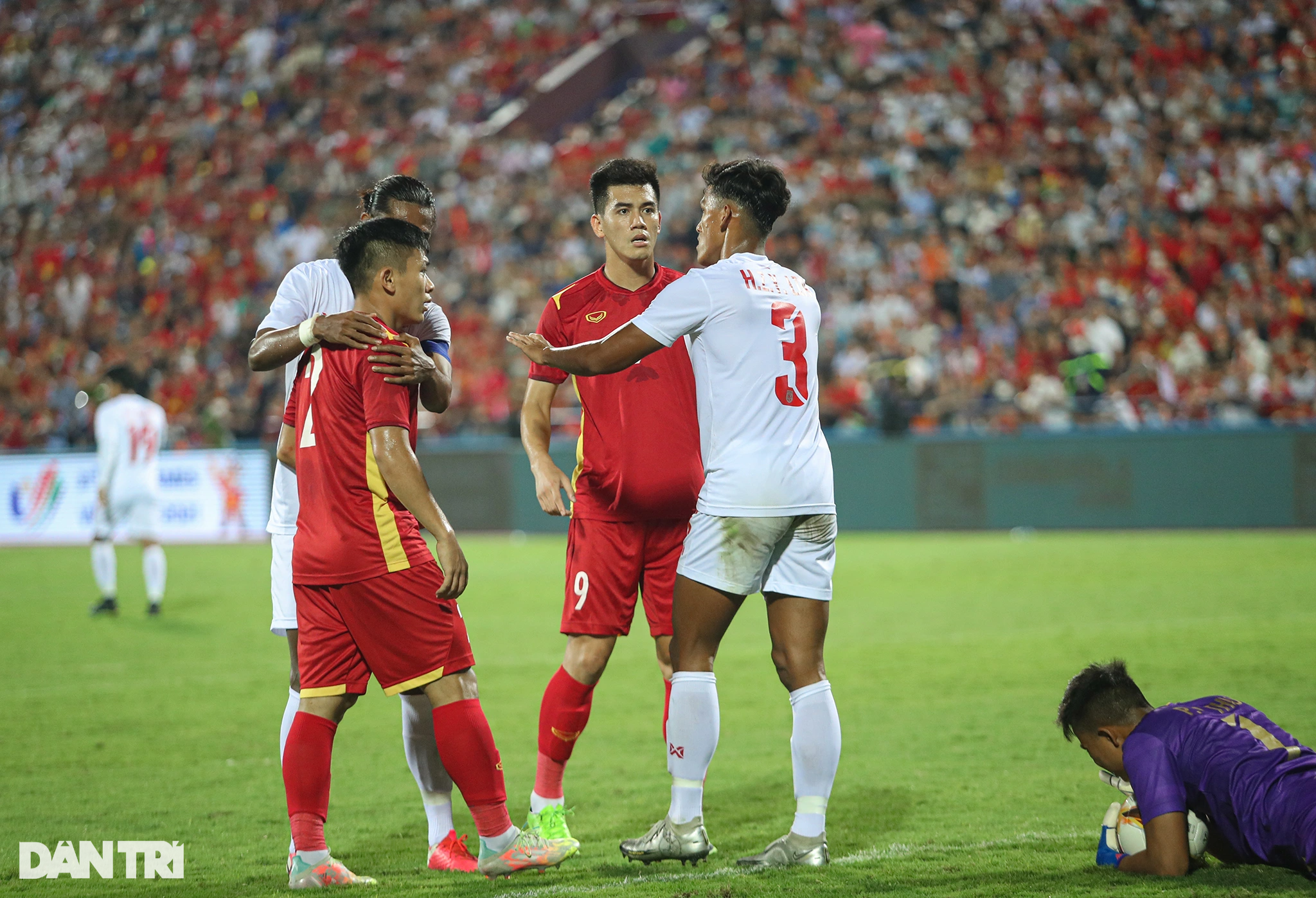 U23 Việt Nam thủy chiến đánh bại U23 Myanmar, dẫn đầu bảng A ở SEA Games - 10 U23 Việt Nam thủy chiến đánh bại U23 Myanmar, dẫn đầu bảng A ở SEA Games - 10