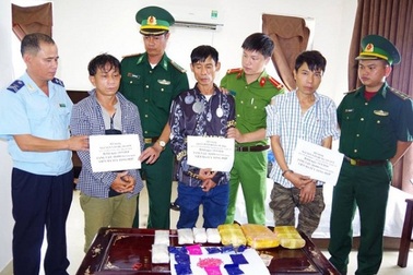 Bắt 3 đối tượng mang 18.000 viên ma túy vào khách sạn