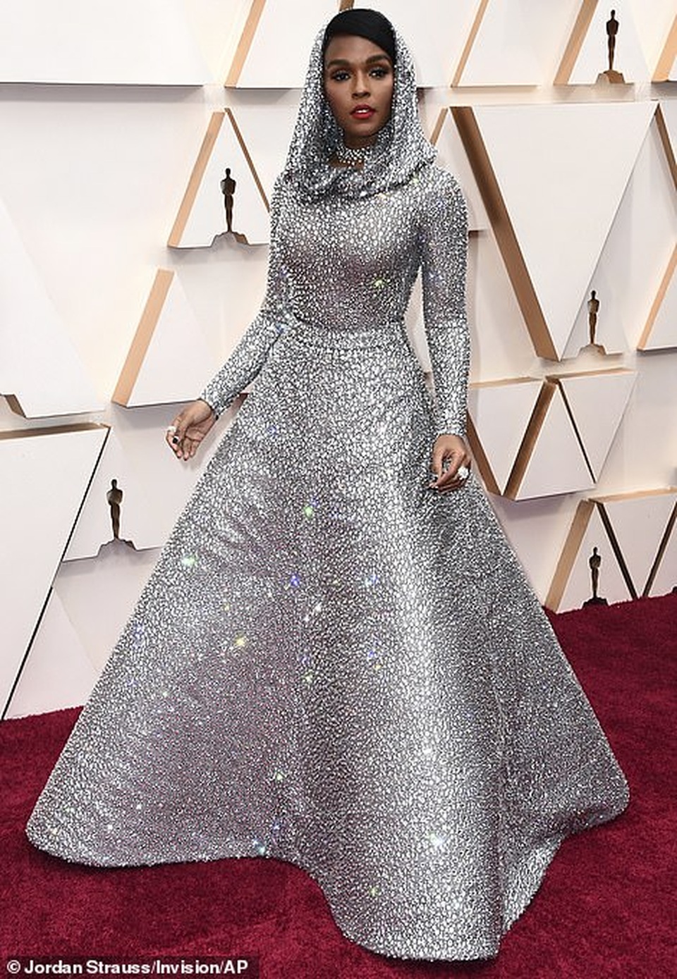 Những bộ váy thảm họa của sao trên thảm đỏ Oscars 2020 - 3 Những bộ váy thảm họa của sao trên thảm đỏ Oscars 2020 - 3