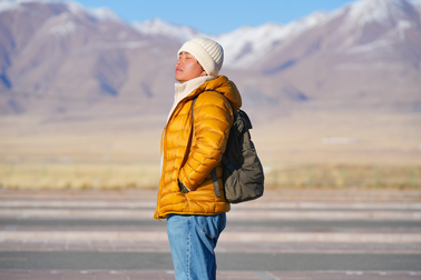 Bật mí chiếc áo phao lông vũ được yêu thích từ hoa hậu đến travel blogger