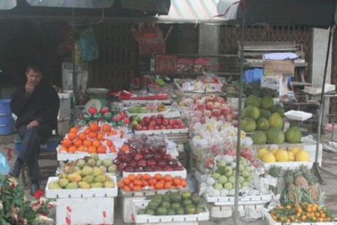 Quán hàng chộn rộn chọn ngày mở cửa