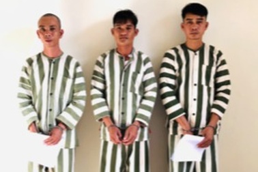 Bắt tạm giam 3 đối tượng tổ chức cho người nước ngoài vượt biên