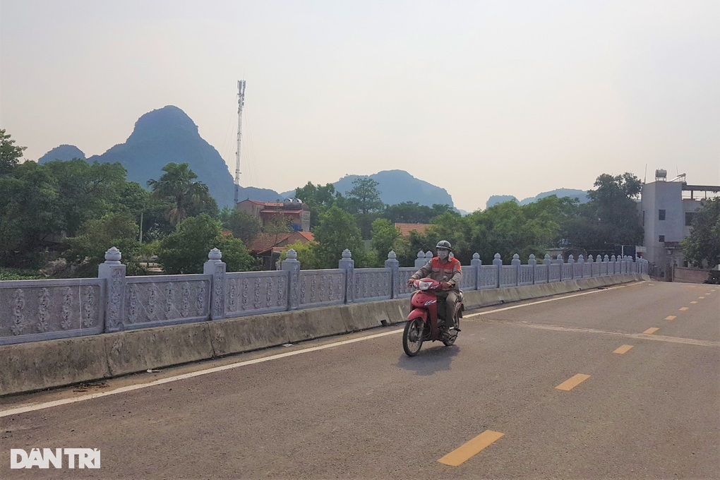 Cầu 19 tỷ đồng thông xe sau 10 năm bị bỏ hoang - 2 Cầu 19 tỷ đồng thông xe sau 10 năm bị bỏ hoang - 2