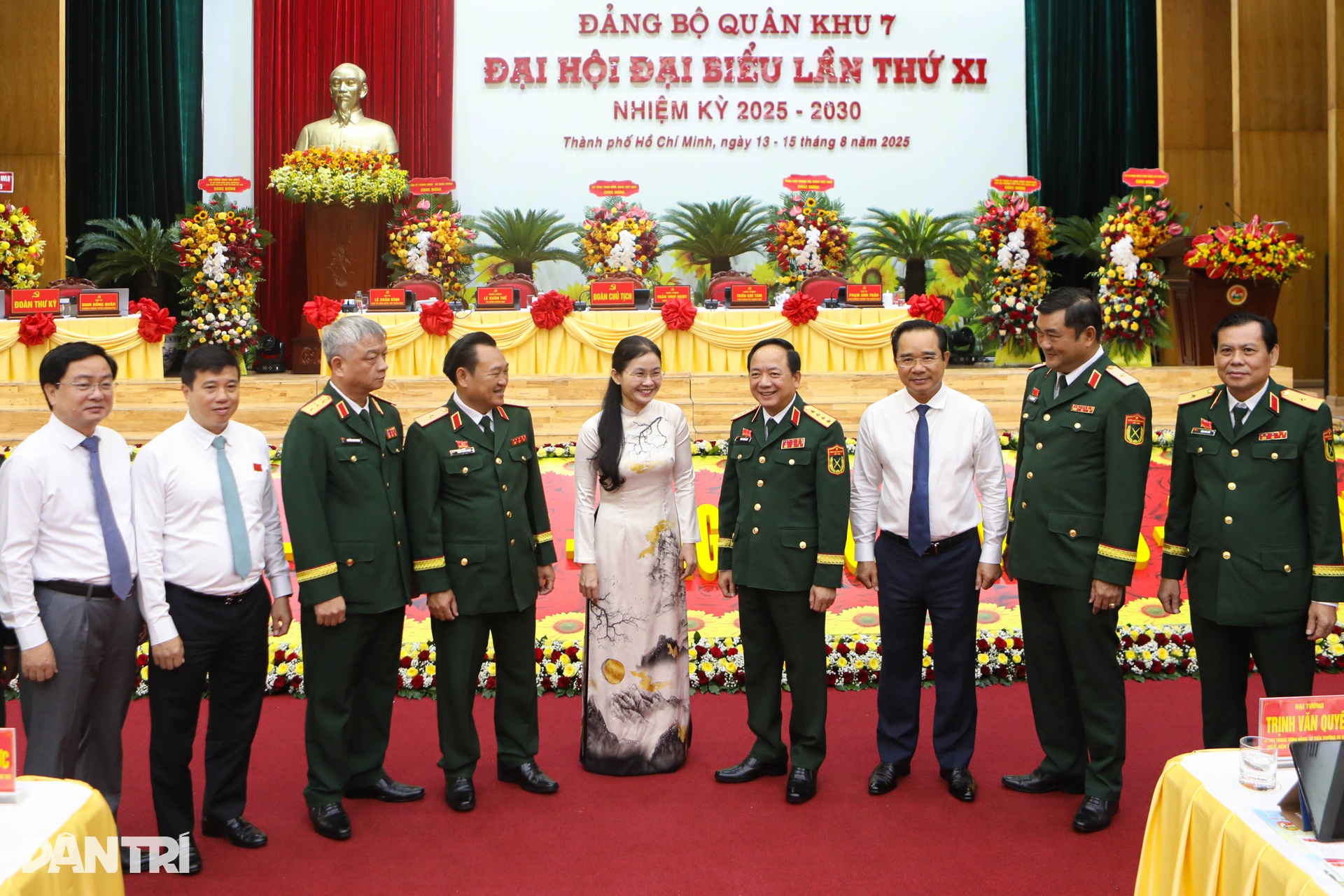 Thiếu tướng Trần Vinh Ngọc được bầu giữ chức Bí thư Đảng ủy Quân khu 7 - 1 Thiếu tướng Trần Vinh Ngọc được bầu giữ chức Bí thư Đảng ủy Quân khu 7 - 1
