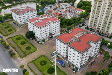 Những tòa chung cư xây xong rồi bị bỏ hoang ngay trên "đất vàng" thủ đô