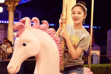 Hôn nhân viên mãn của "mỹ nhân ngư" Trương Vũ Kỳ