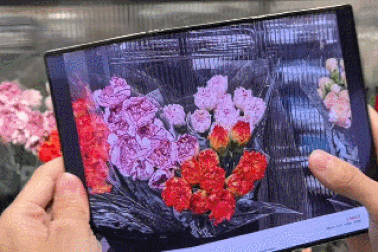 Huawei ra mắt Mate XTs -  Điện thoại màn hình gập ba thế hệ mới