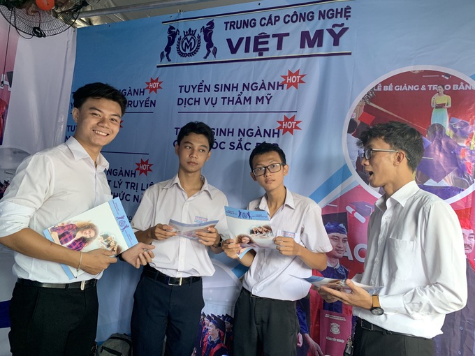Trung Cấp Công Nghệ Việt Mỹ Quảng Ngãi Hướng Nghiệp Tuyển Sinh tại Bình Dương - Ảnh 1. Trung Cấp Công Nghệ Việt Mỹ Quảng Ngãi Hướng Nghiệp Tuyển Sinh tại Bình Dương - Ảnh 1.