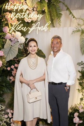 "Nữ hoàng ảnh lịch" Diễm My: Trẻ đẹp nhờ lạc quan, 31 năm chồng cưng chiều - 10