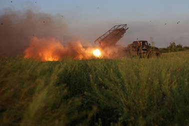 Nga dồn quân đến mặt trận nóng nhất, Ukraine phản công dữ dội