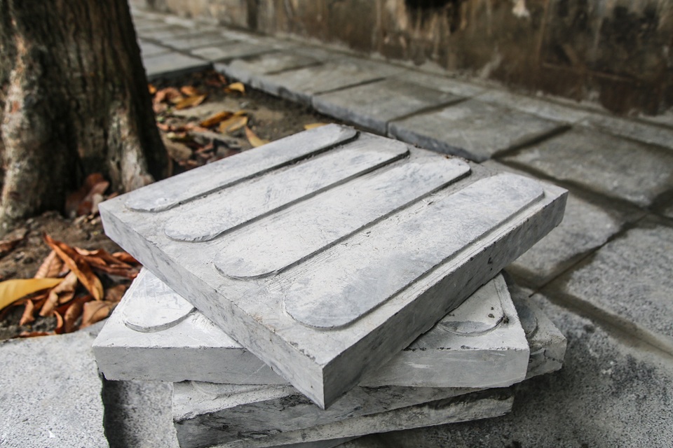 Hàng loạt hè phố ở quận Hoàn Kiếm được lát đá tự nhiên - 6 Hàng loạt hè phố ở quận Hoàn Kiếm được lát đá tự nhiên - 6