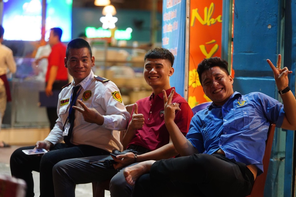 Giao thừa với những người không có tết - 2 Giao thừa với những người không có tết - 2