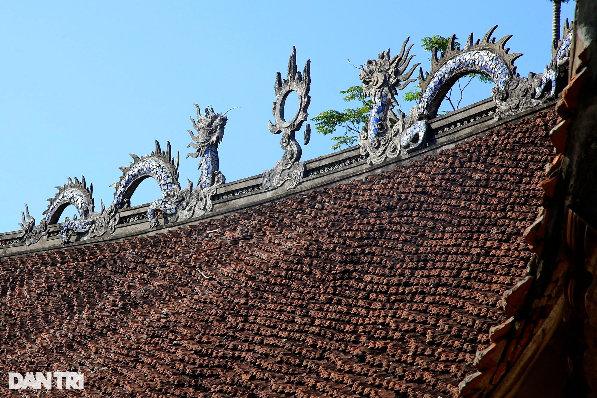 Vũ điệu rồng bên trong ngôi đình cổ ở Hà Nội - 3 Vũ điệu rồng bên trong ngôi đình cổ ở Hà Nội - 3