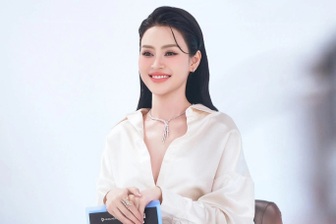 Hoa hậu Lý Kim Thảo rạng rỡ trên “ghế nóng”, truyền cảm hứng cho sinh viên