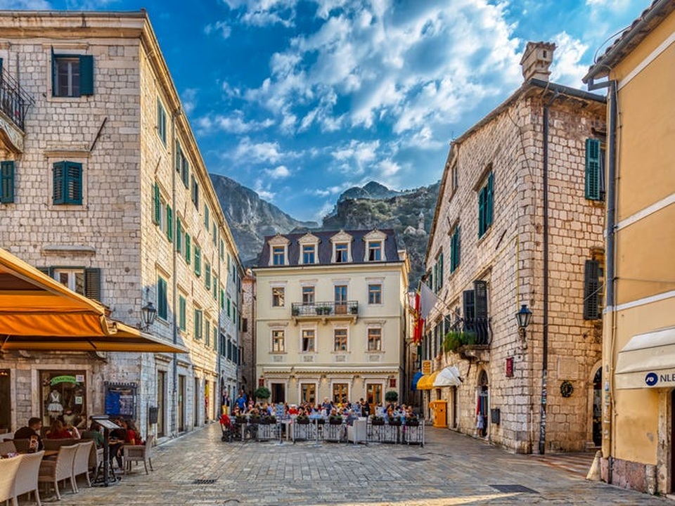 Giới siêu giàu chi hàng triệu USD đầu tư vào Montenegro giữa đại dịch - 16