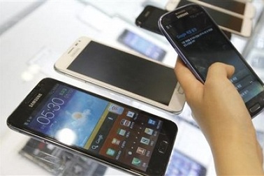 Apple đòi "cấm cửa" 8 điện thoại Samsung trên đất Mỹ