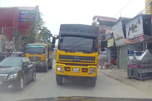 Đã đi sai còn bắt xe đi đúng lùi lại nhường đường