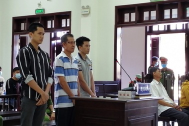 Giọt nước mắt của người cha tội lỗi đẩy 2 con vào tù