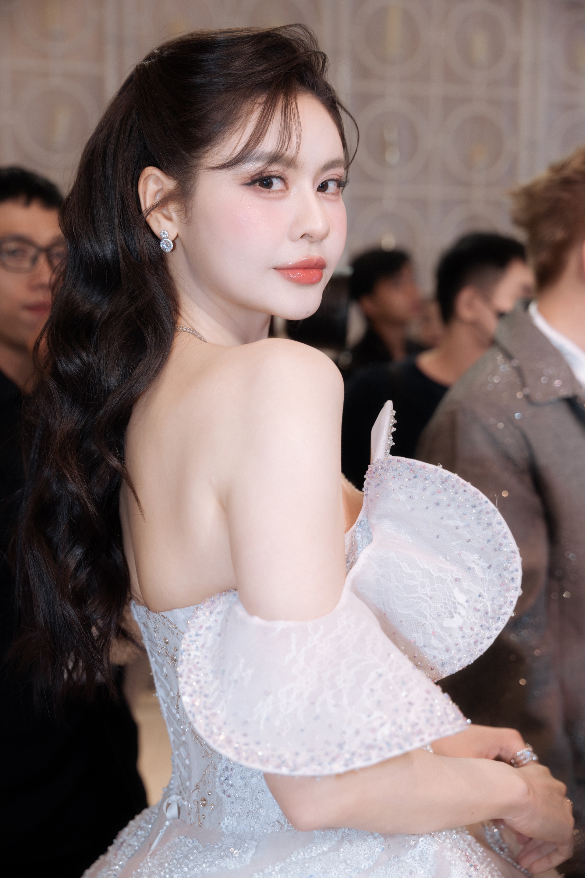 필리핀에서 가장 아름다운 여성은 베트남 패션 캣워크의 베데트입니다 - 10 Mỹ nhân đẹp nhất Philippines làm vedette sàn thời trang Việt Nam - 10