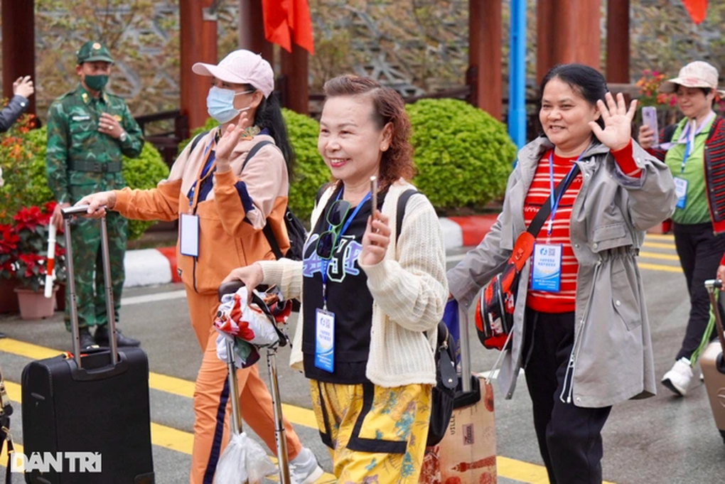 Khách Trung Quốc du lịch chớp nhoáng: Không muốn tiêu tiền vẫn muốn đi chơi - 3 Khách Trung Quốc du lịch chớp nhoáng: Không muốn tiêu tiền vẫn muốn đi chơi - 3
