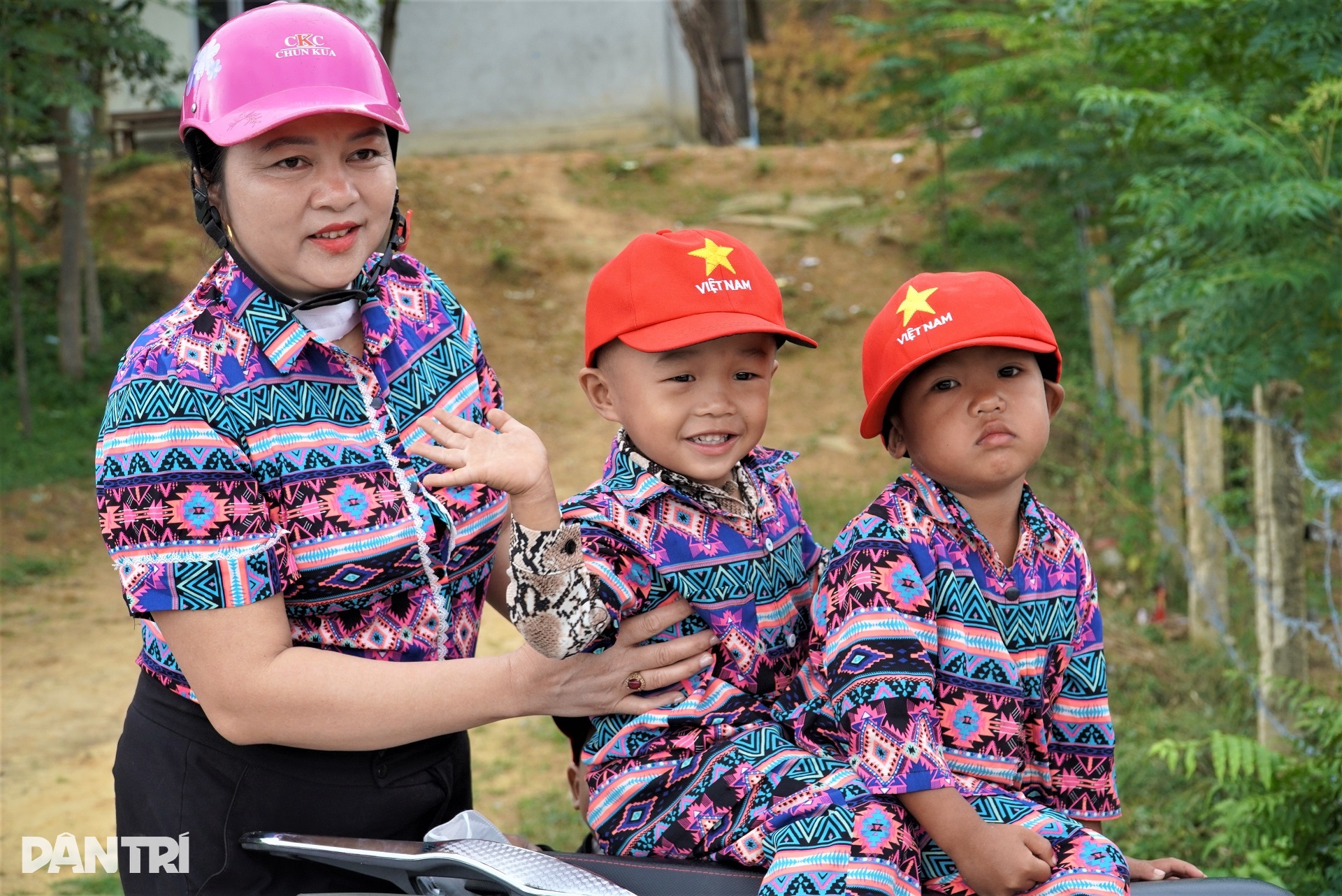 Nguyên ơi, Ly ơi, dậy đi khai giảng nào các con! - 10 Nguyên ơi, Ly ơi, dậy đi khai giảng nào các con! - 10