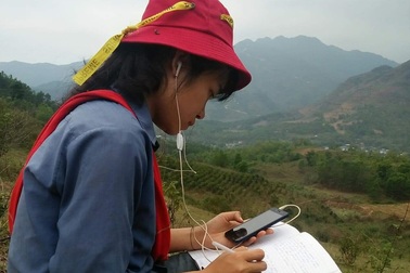 Cảm động học sinh vùng cao băng rừng, “hứng” mạng học trực tuyến