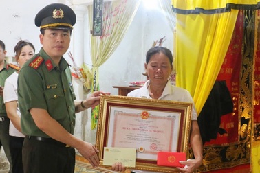 Công an viên bị đâm tử vong được truy tặng Huân chương Bảo vệ Tổ quốc