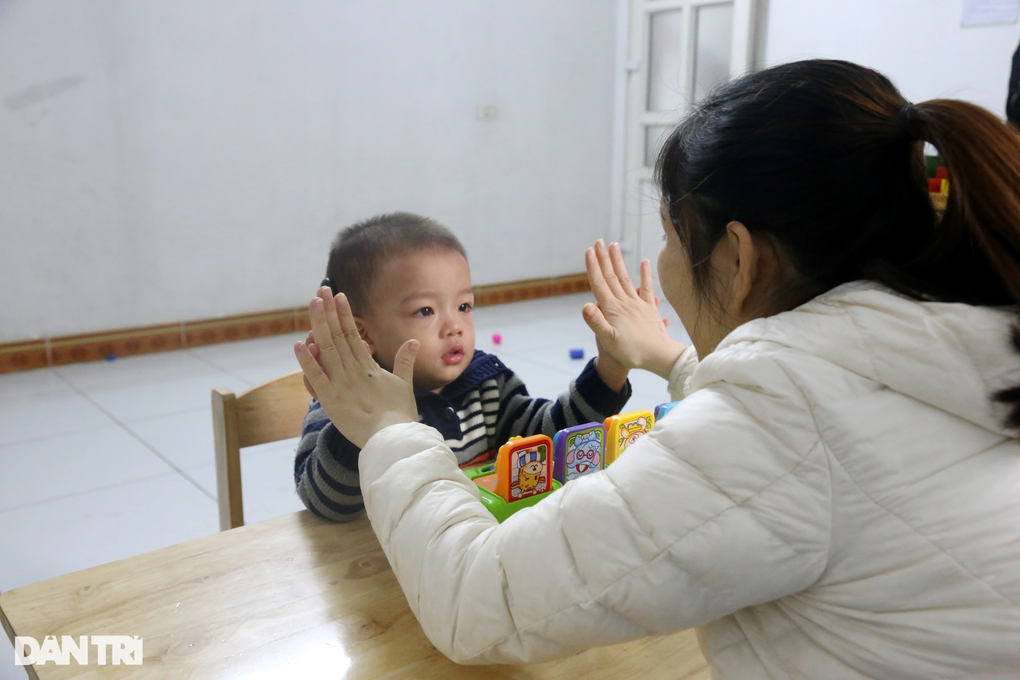 Niềm vui vỡ òa của gia đình cháu bé bị câm điếc - 1 Niềm vui vỡ òa của gia đình cháu bé bị câm điếc - 1