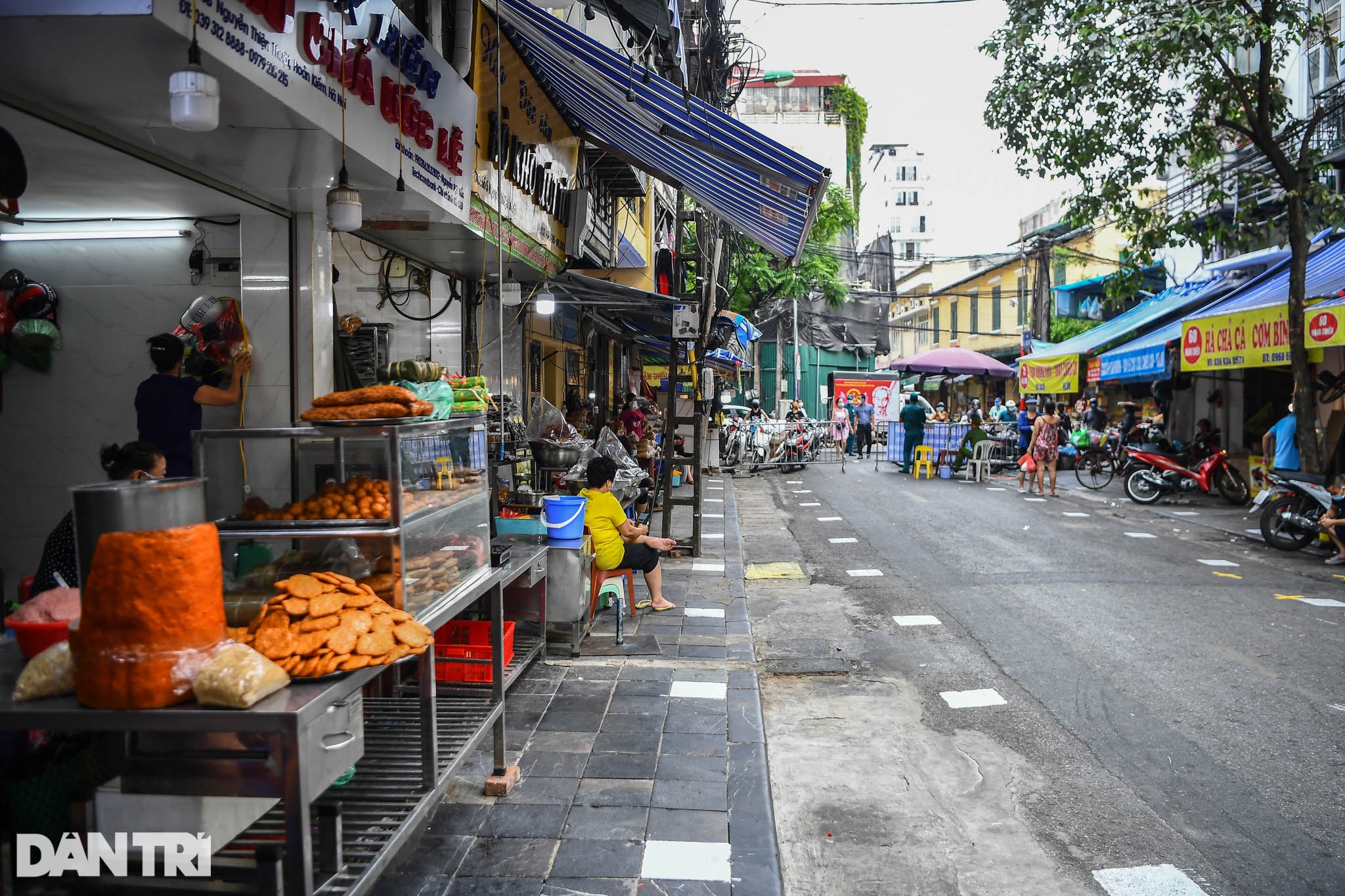 Độc đáo những phương pháp phòng dịch tại các chợ dân sinh ở Hà Nội - 12 Độc đáo những phương pháp phòng dịch tại các chợ dân sinh ở Hà Nội - 12