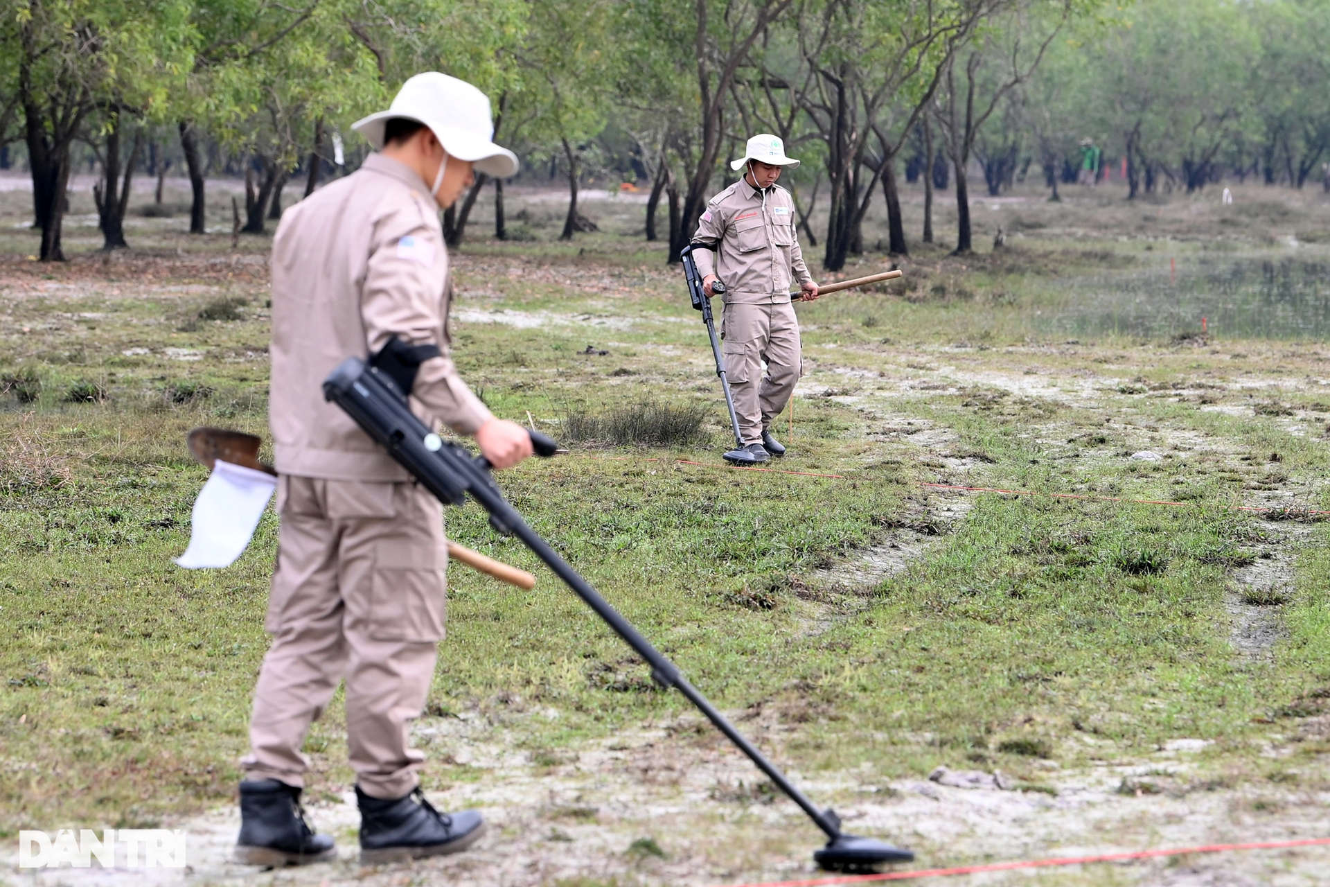 Đại sứ Mỹ bấm nút hủy nổ bom mìn sót lại sau chiến tranh tại Việt Nam - 3 Đại sứ Mỹ bấm nút hủy nổ bom mìn sót lại sau chiến tranh tại Việt Nam - 3