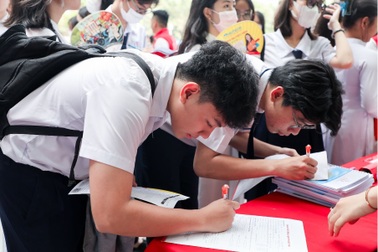 Đa dạng chính sách học bổng trường đại học song ngữ dành cho sinh viên