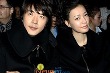 Vợ chồng Kwon Sang Woo “trốn” con đi chơi riêng