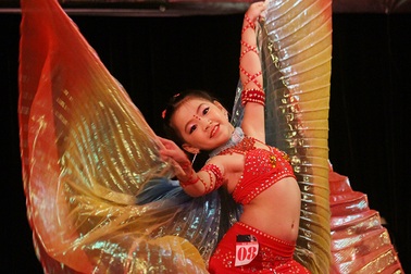 Xem các tài năng nhí bellydance trình diễn
