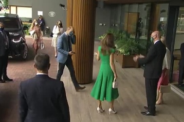 Vợ chồng Hoàng tử William đi xem thi đấu quần vợt