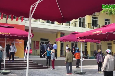 An ninh thắt chặt, hết cảnh chen lấn xô đẩy ở "cây ATM gạo" Nghĩa Tân