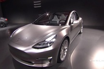 Tesla Model 3 trình làng, giá "mềm"