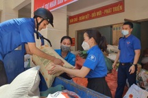 Gom từng quả trứng, trái bí… thành hàng trăm tấn thực phẩm gửi vào miền Nam