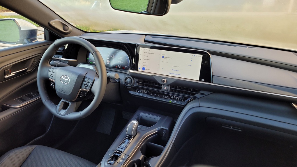 Toyota ra xe mới, lớn hơn Camry - 3